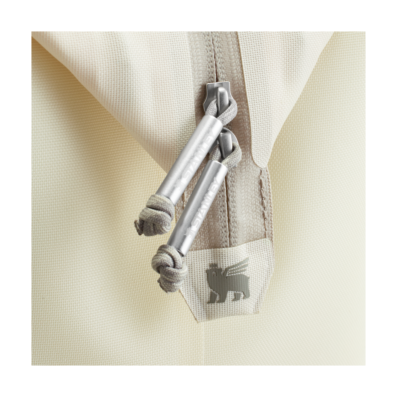 Heavy-Duty Tote The All Day Julienne Mini Cooler D052R - Heavy-Duty Ice-Retention Food & Beverage Carrier Detail